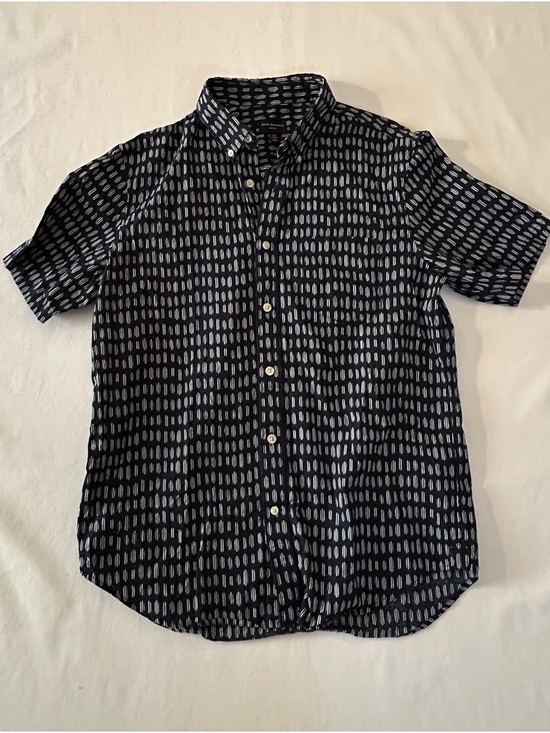 Club Monaco Other - Club Monaco Navy Short-Sleeve Button-Down with Light Gray Geo Dots